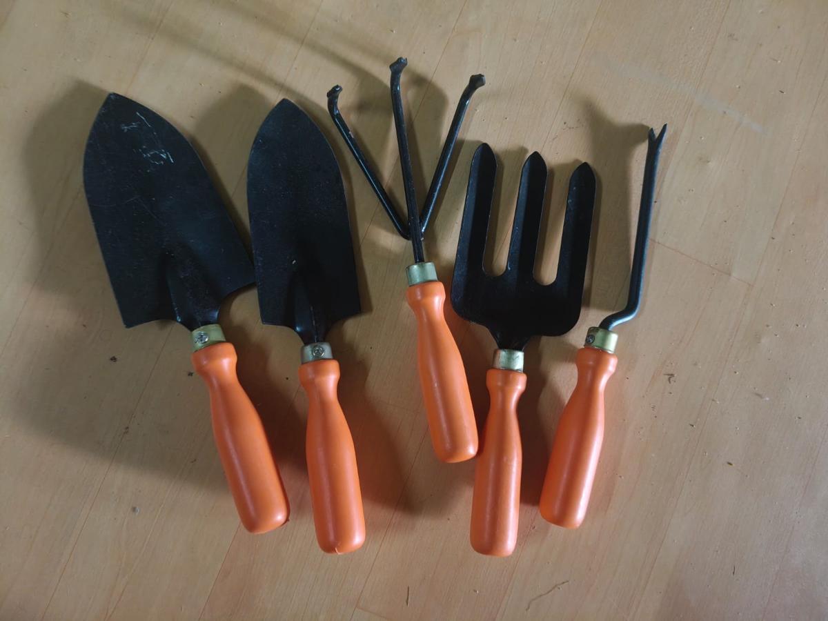 Five-piece garden hand tool set